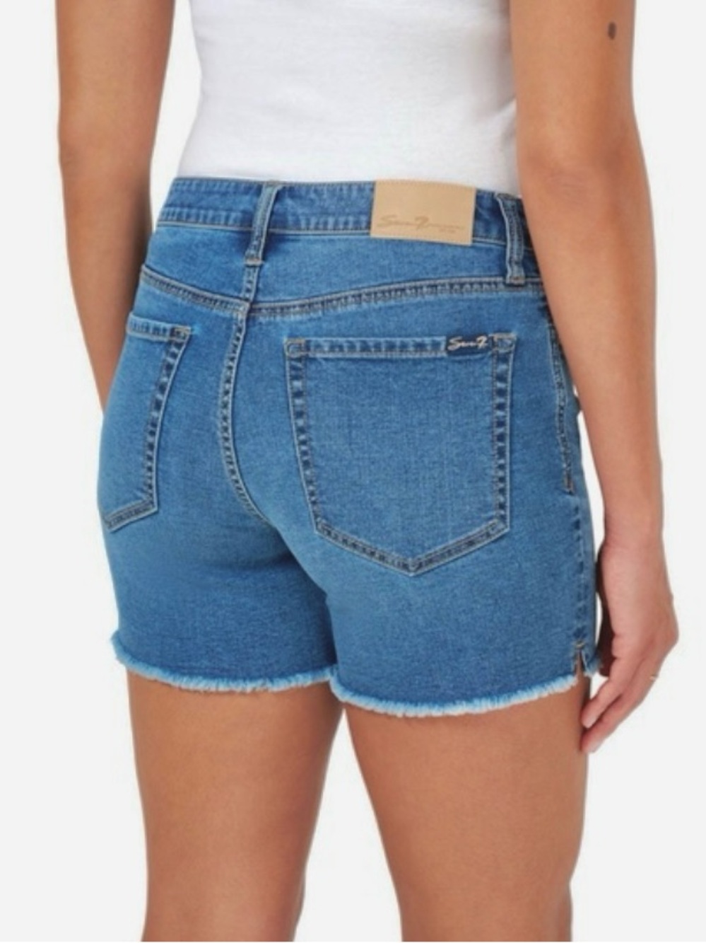 Seven7 women’s weekend frayed shorts blue 5” inseam size 6 NWT